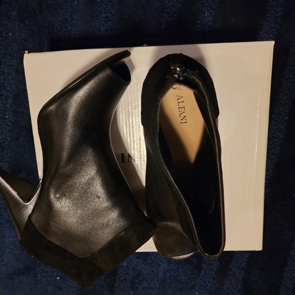 Shoes - Picture 2 of 4